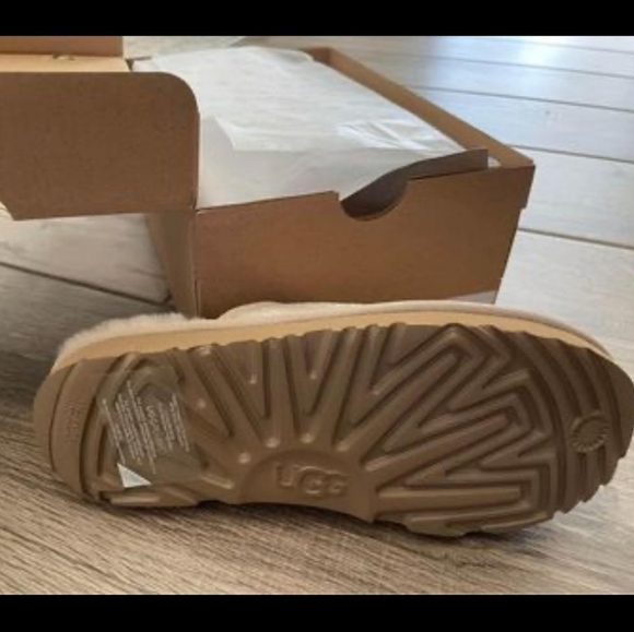 Ugg Kids' Keegan Gold Metillac Slippers GOLD, Size 1 NWT - Picture 4 of 4